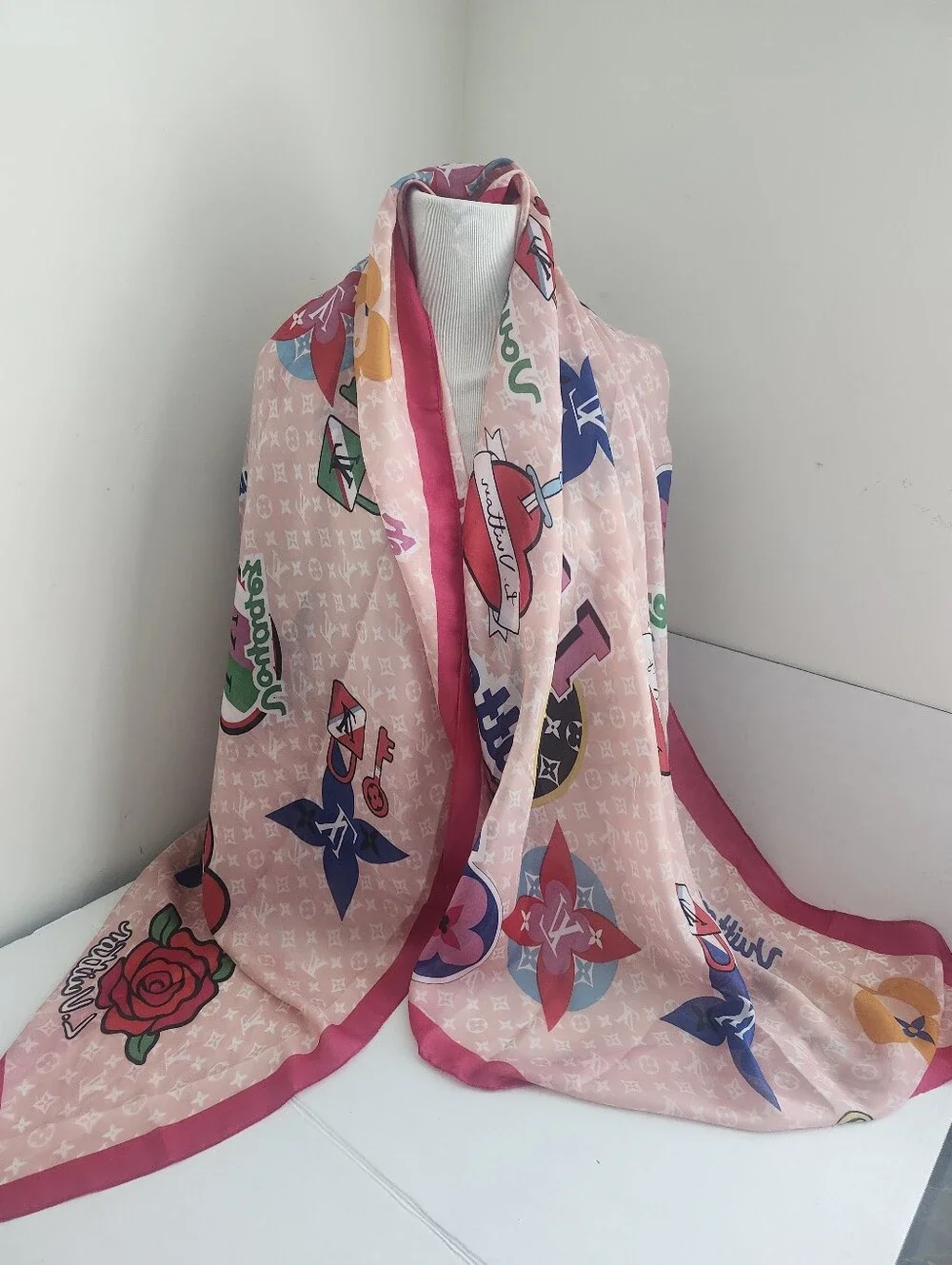 Pink Graphic Silk-Feel Louis Vuitton Women’s Scarf/wrap